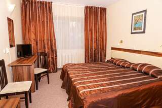 Отель Hotel Bor Боровец Двухместный номер с 1 кроватью или 2 отдельными кроватями-1
